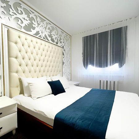 Enrico Hotel Dnjepropetovsk Buitenkant foto